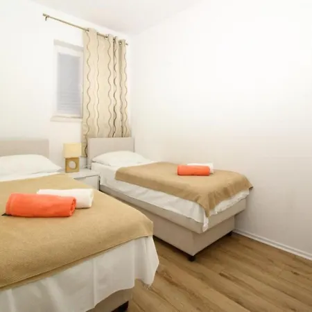 Daire Dubreta With Balcony Cavtat