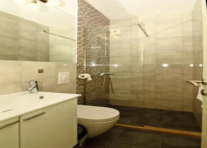 Dubreta With Balcony Daire