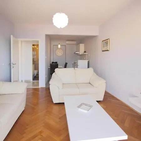 Apartment Dubreta - Two Bedroom With Balcony *