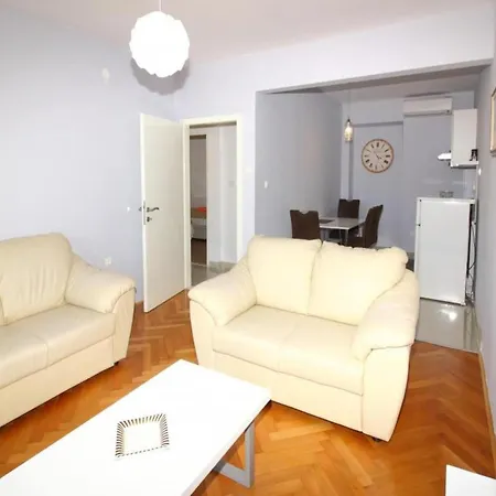 Dubreta - Two Bedroom With Balcony