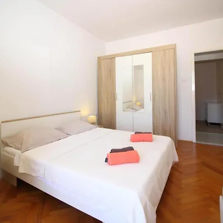 Apartment Dubreta - Two Bedroom With Balcony