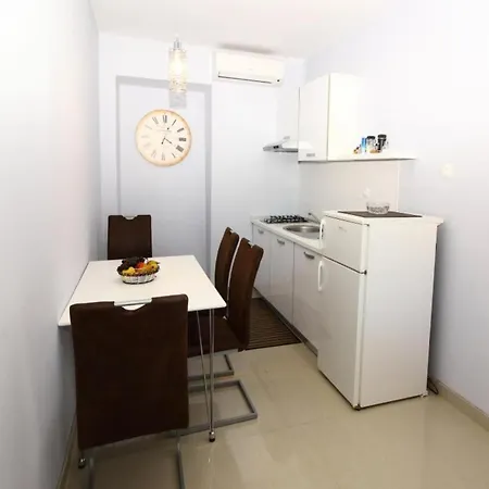 Apartment Dubreta - Two Bedroom With Balcony *
