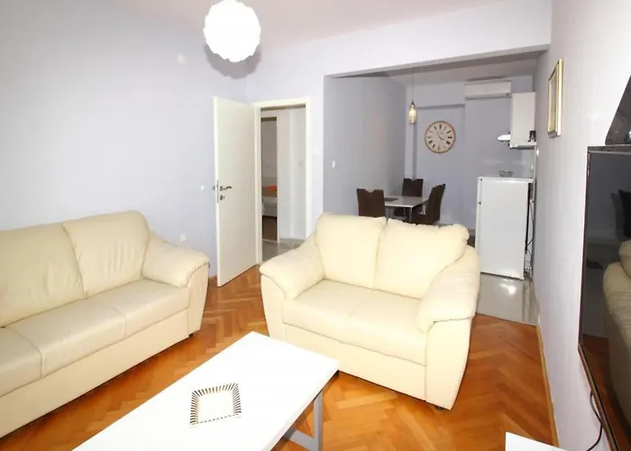 Dubreta With Balcony