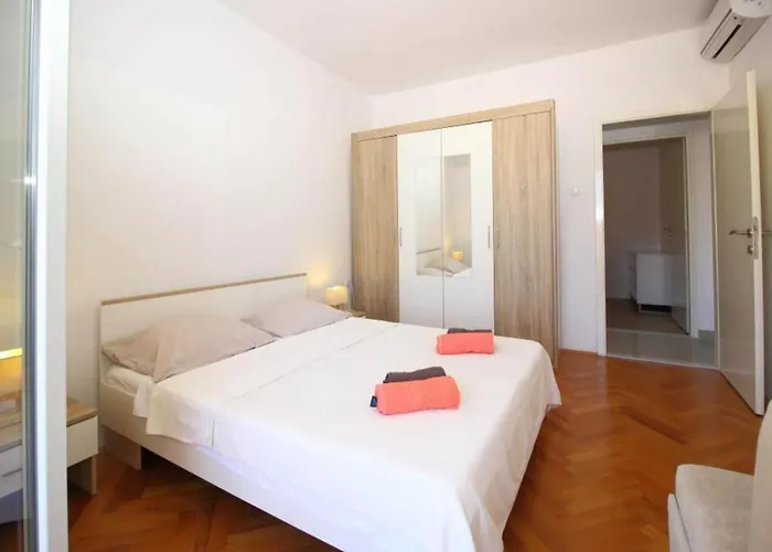 Appartamento Dubreta With Balcony