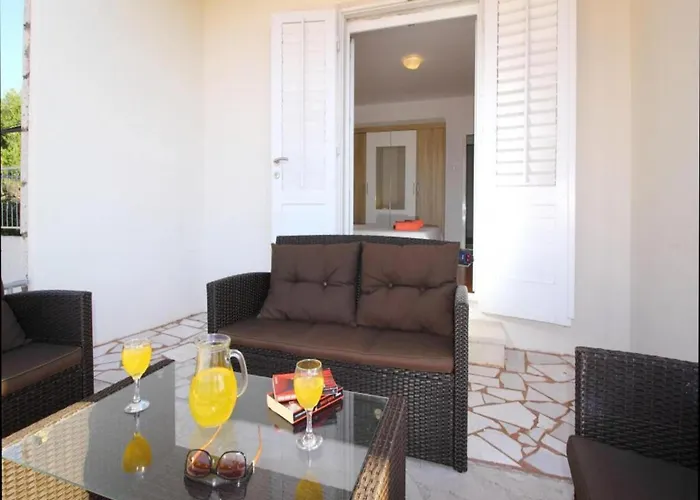 Dubreta With Balcony Apartament