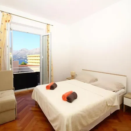 Dubreta With Balcony Appartement Cavtat